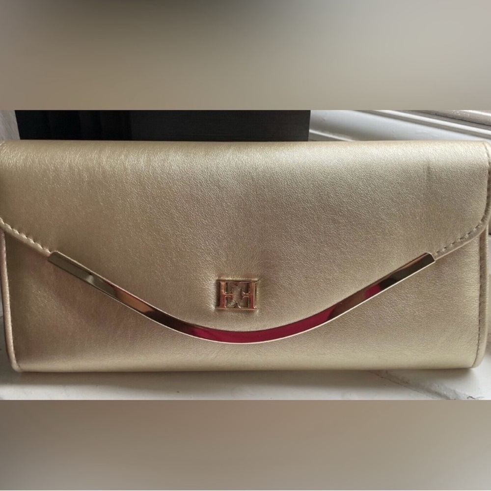 NIP Escada  Elixir Clutch
